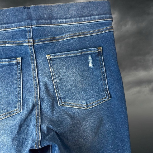Spanx ‘Shape and Lift Distressed Skinny Jeans’ in “Medium Wash Blue” Size Medium - Picture 15 of 16